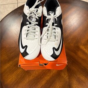 Nike Black and White Athletic Sneakers with Streamlined Design